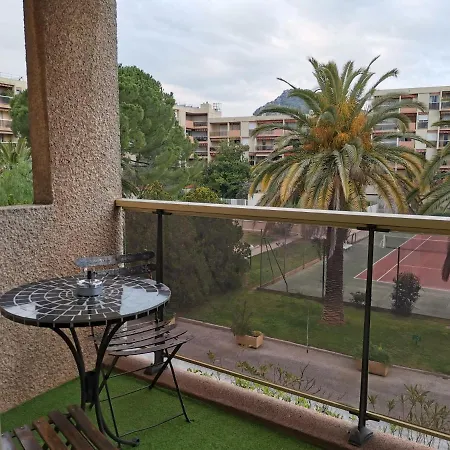 Отель Beautiful 1 Bedroom With Pool Tennis And Terrace - Dodo Et Tartine